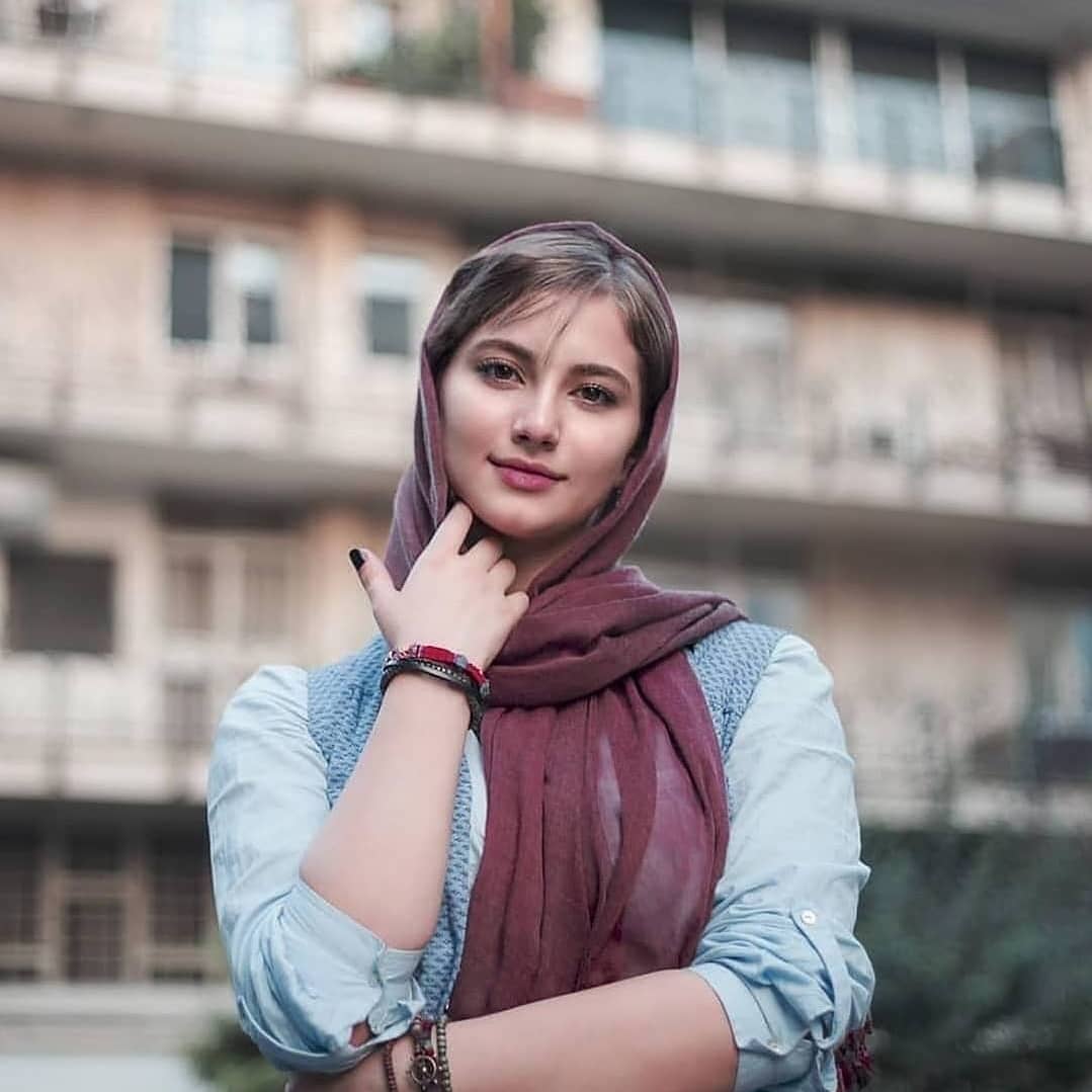 سارا علیزاده